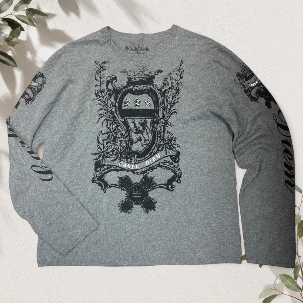 Neiman Marcus Mens Cashmere Carpe Diem Crest Sweater Gray Y2K Preppy Size L